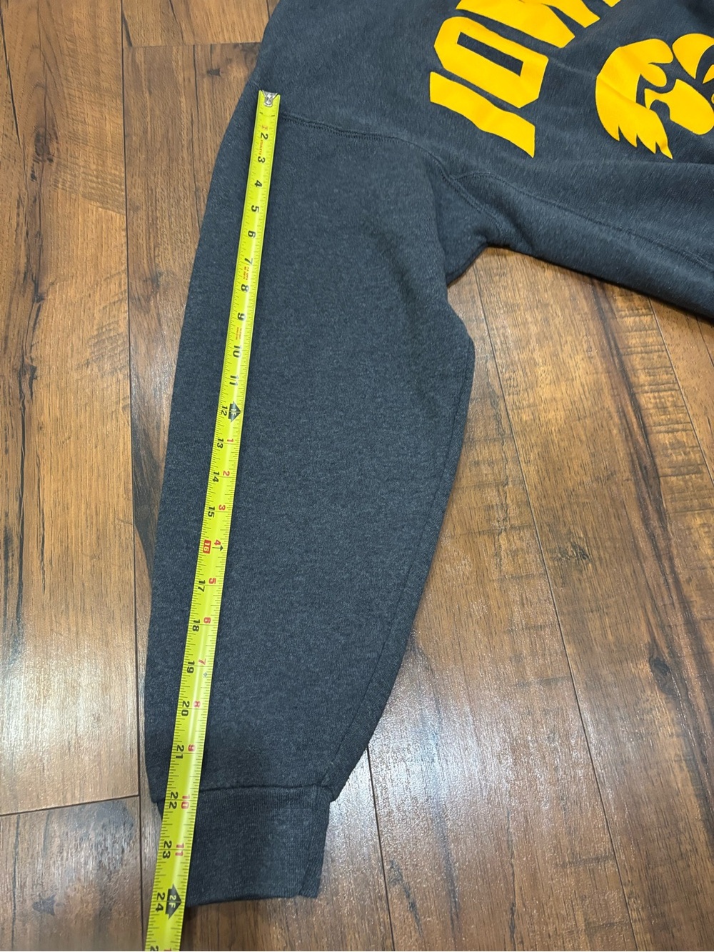 Russell Athletic University of Iowa Hawkeyes Crewneck Sweatshirt Football Fall - Picture 9 of 9